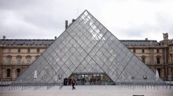 Water leak in Louvre damages hundreds of books