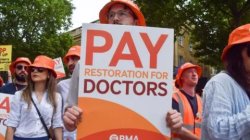 Starmer gives doctors 48 hours to cancel strike or lose new jobs package