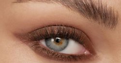 Get Victoria Beckham Beauty eyeliner 'perfect for mature skin' for £13 in gift set