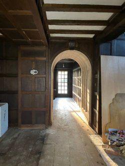 Bombshell photos show inside Pink Floyd star’s rotting mansion after tragic shooting