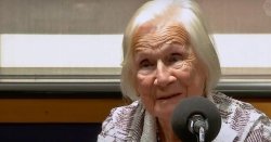 Beloved soap actress with famous co-star daughter dies as tributes flood in