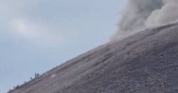 Hikers flee volcano eruption as rocks rain down on prohibited 'death trail'
