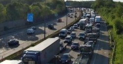 M25 traffic LIVE: Police rush to motorway as all traffic held after horror crash
