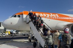 Pilot's wife urges all passengers to stop wearing 1 item of clothing on planes