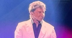 Barry Manilow says 'I'll never forget you' in emotional goodbye