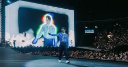 Harry Styles halts Wembley show as event security rushes in