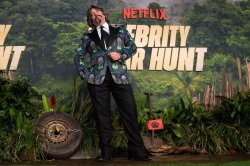 Laurence Llewelyn-Bowen aims swipe at Buckingham Palace as he weighs in on Meghan row