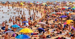 Private UK beach stormed by locals in 30C heatwave after 20 years closed to public